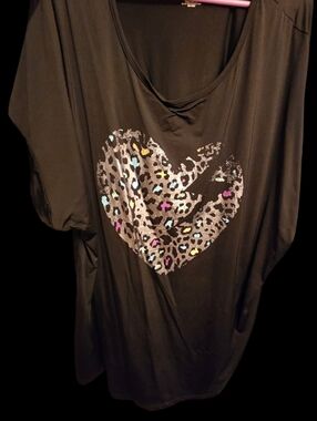 Black Tee with Colorful Leopard Heart With Matching PANTS 》 read Below●●